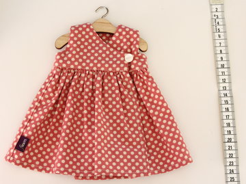 kleed roze met witte bollen