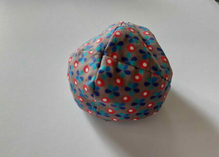 pittenzakje / grijs met rood wit stip