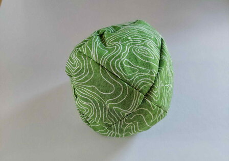 pittenzakje / groen met hoogtelijnen