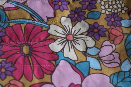 potloodrol grote bloemen roze geel