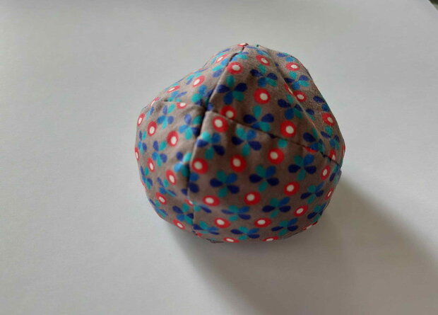 pittenzakje / grijs met rood wit stip